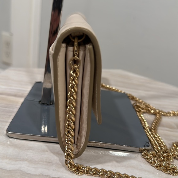 Coach Bag Cream Leather Wallet Gold Chain Crossbody - Picture 6 of 17